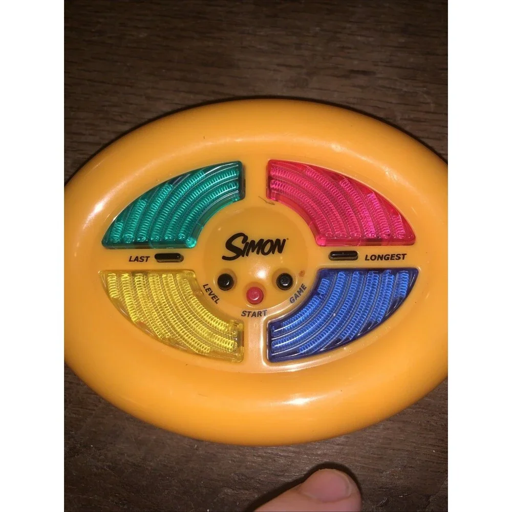 2002 SIMON says Electronic Mini Handheld Memory Game Travel Pocket Hasbro WORKS